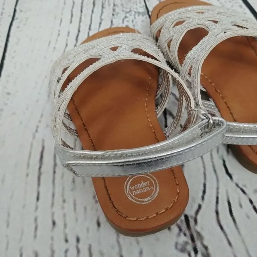 Wonder Nation Silver‎ Glitter Sandals